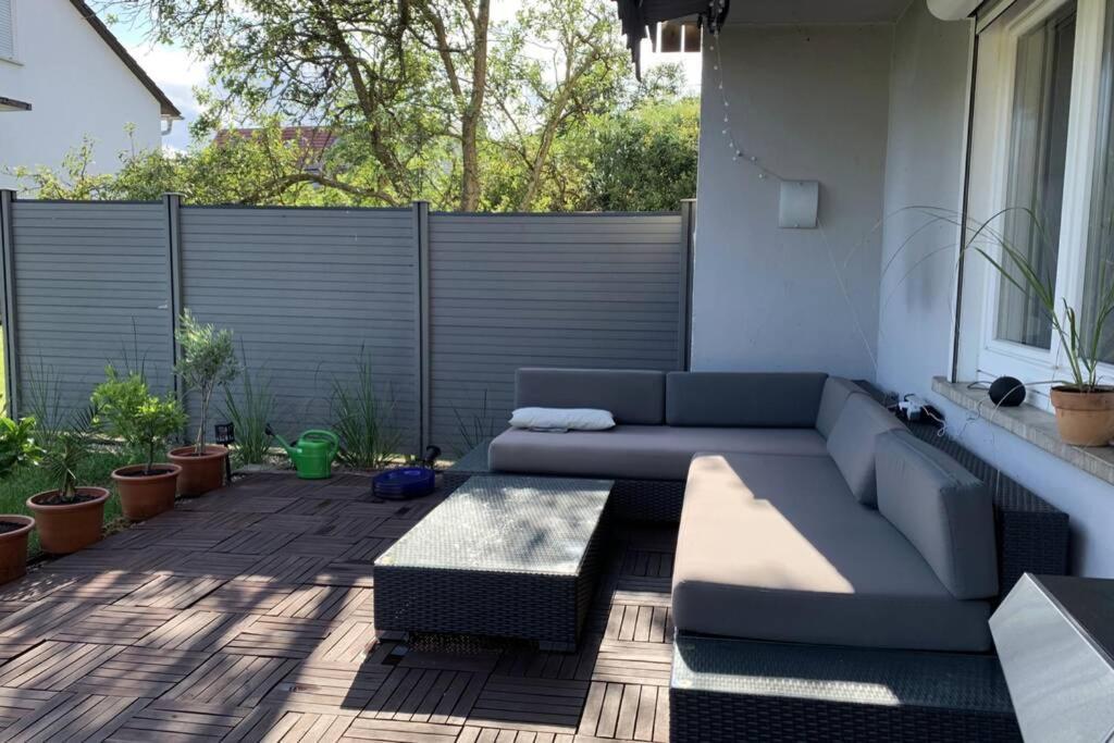 Gemuetliche 3 Zimmer Wohnung Mit Grosszuegiger Terrasse Im Gruenen Reutlingen Exterior photo